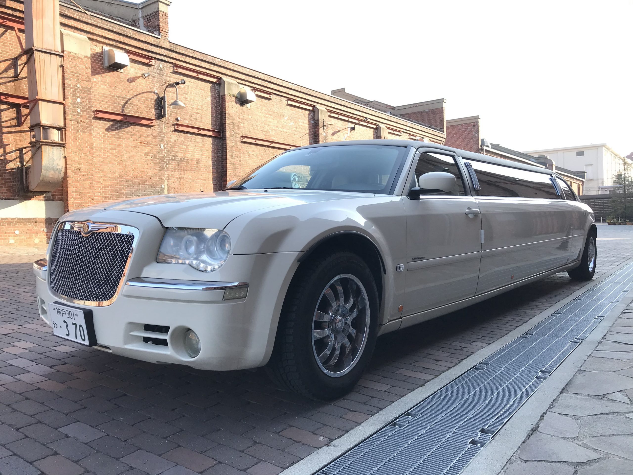 高級車レンタルならgライオンレンタカー Chrysler 300c Limousine 車両登録