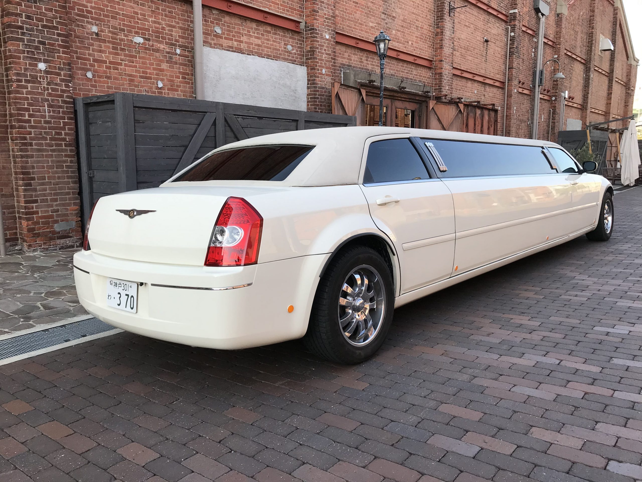 高級車レンタルならgライオンレンタカー Chrysler 300c Limousine 車両登録