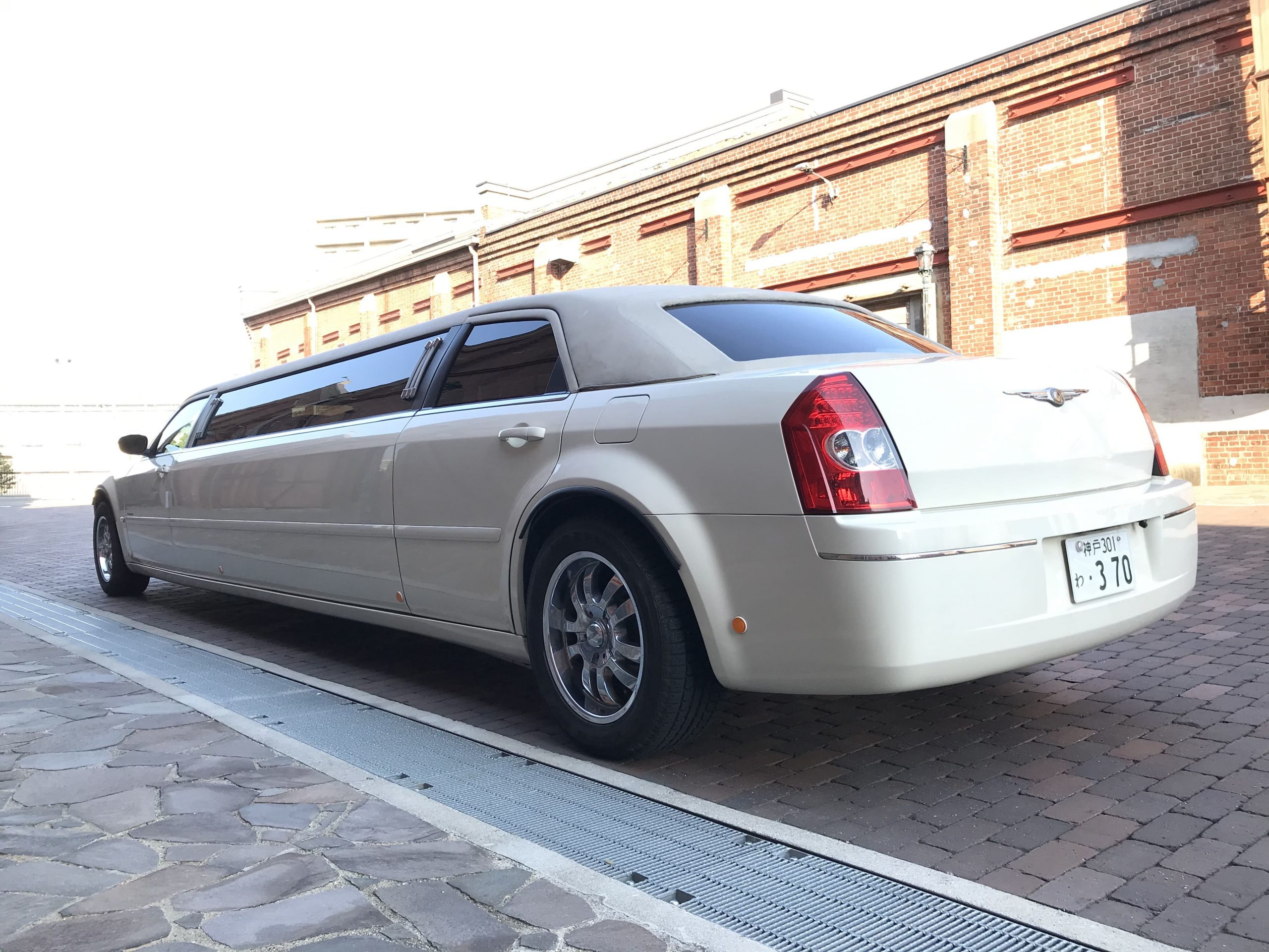 高級車レンタルならgライオンレンタカー Chrysler 300c Limousine 車両登録